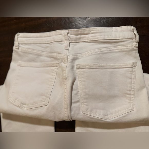 Zara Women's Cropped Frayed White Denim Jeans - Size 8 - Picture 7 of 11